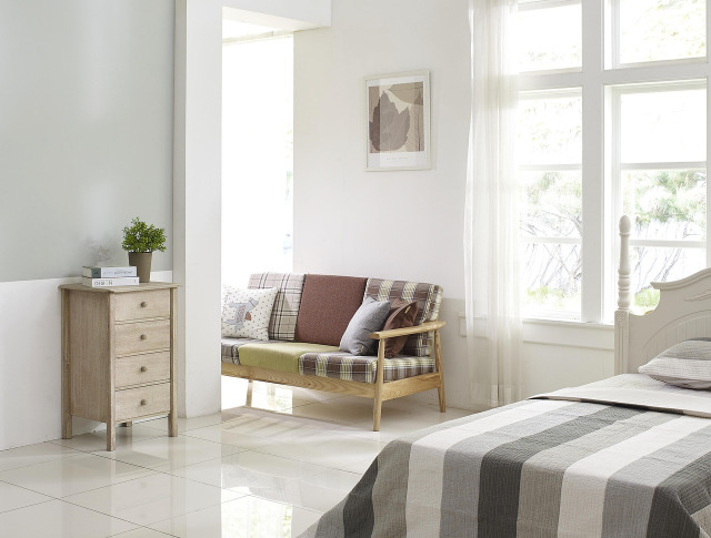 airbnb cleaning bedroom