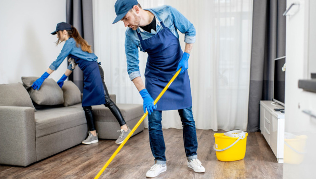 deep cleaning bathroom